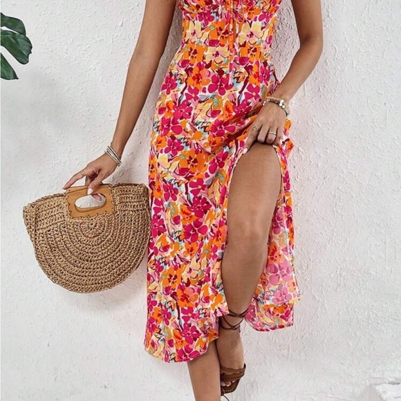 Dresses & Skirts - Floral Summer Dress
8121